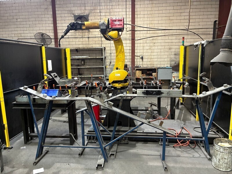 Fanuc Arc Mate 120 ID Robotic Welding Station