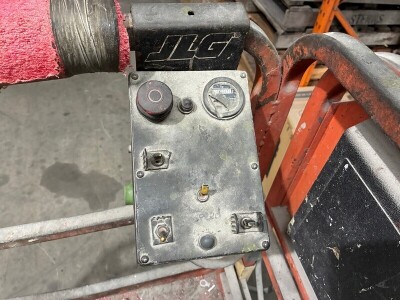 JLG CM-2558 Commander Sizzor Elevating Work Platform - 9