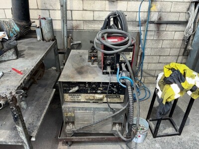 Lincoln Electric Idealarc R3S-325 Welder