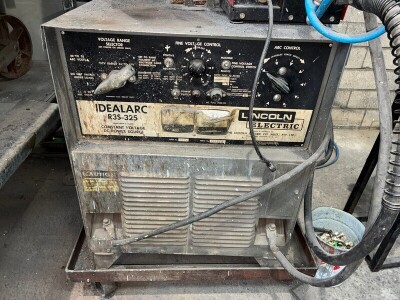 Lincoln Electric Idealarc R3S-325 Welder - 2