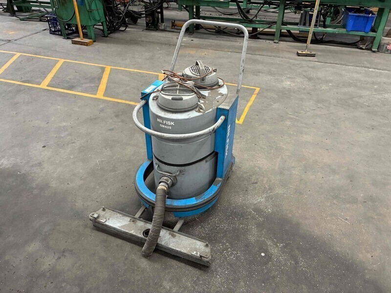Nilfisk GM625 Industrial Vacuum Cleaner