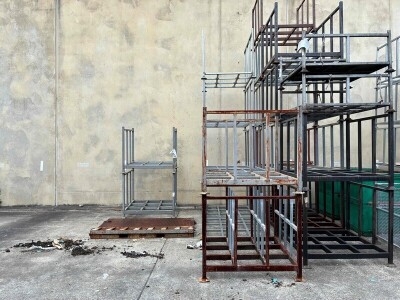 Stillages