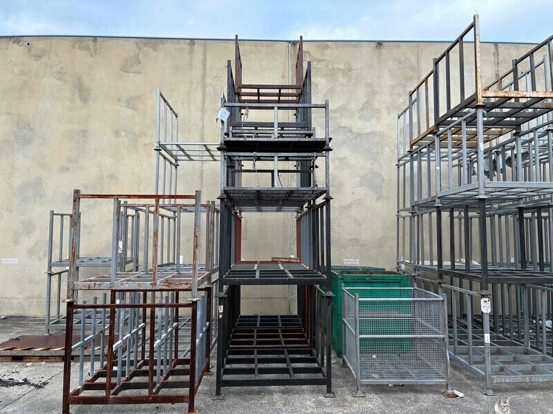 Stillages