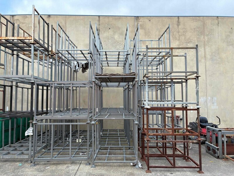 Stillages