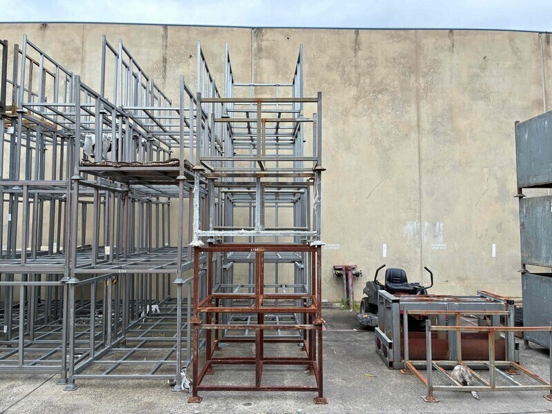 Stillages