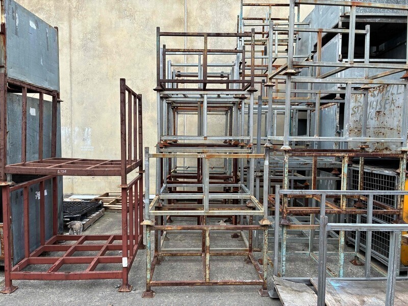 Stillages