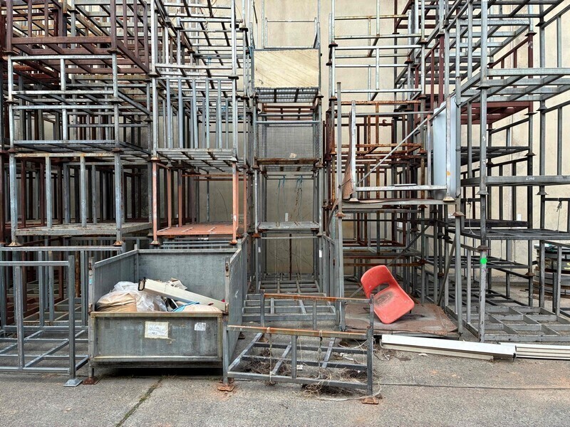 Stillages