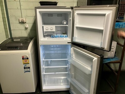 Hisense HR6TTF230S Fridge/Freezer - 3