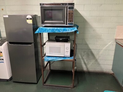 Assorted Microwave And Sandwich Press