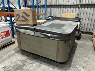 Complete Spa Set With Lid & Steps