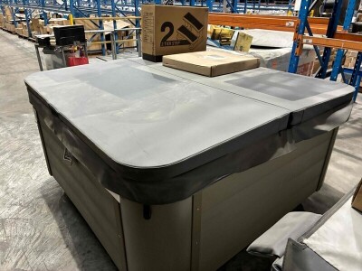 Complete Spa Set With Lid & Steps - 4