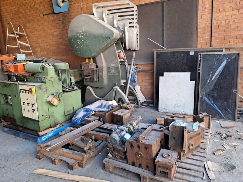 Hydraulic Press With Die Sets