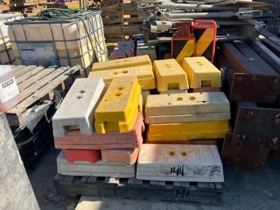Pallet Of Temporary Fence Feet - 3