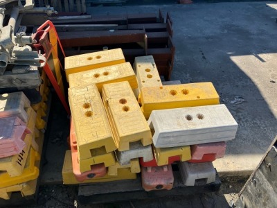 Pallet Of Temporary Fence Feet - 4
