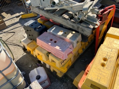 Pallet Of Temporary Fence Feet - 5