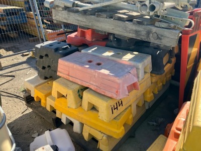 Pallet Of Temporary Fence Feet - 6