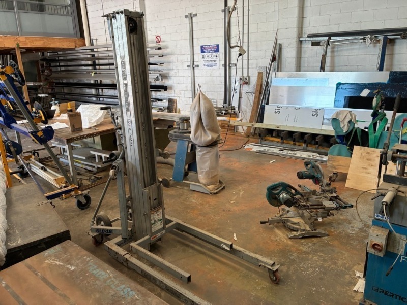 Genie Material Lifter