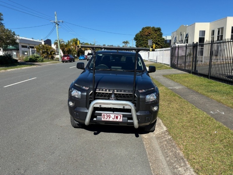 2024 Mitsubishi Triton LC
