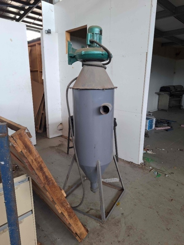 Grit Dispensing Cyclone