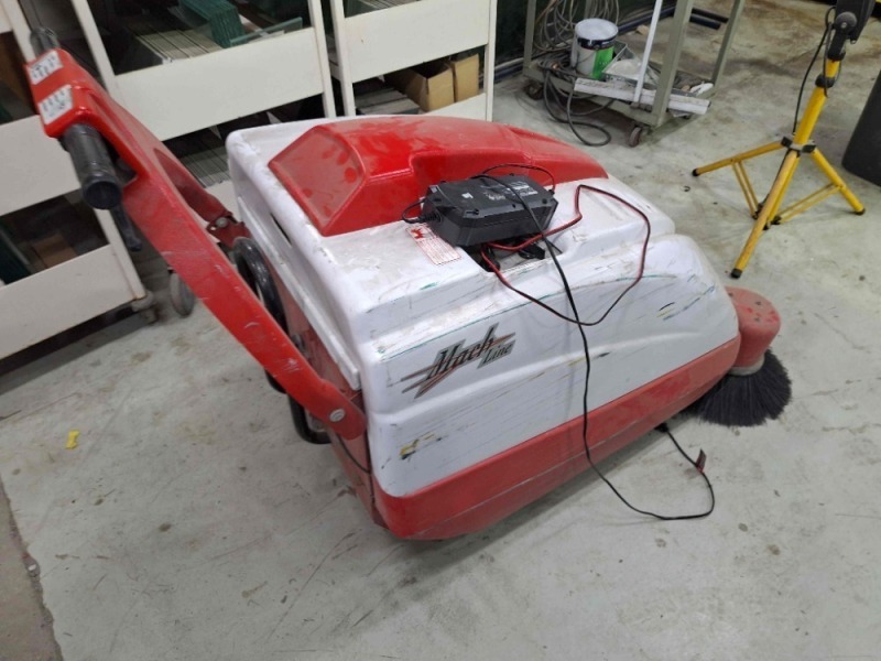 Vacuum Floor Sweeper